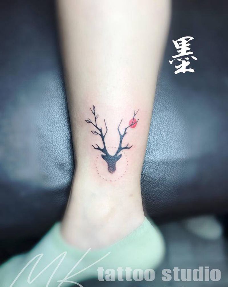 鹿纹身图片_腿部纹身图案