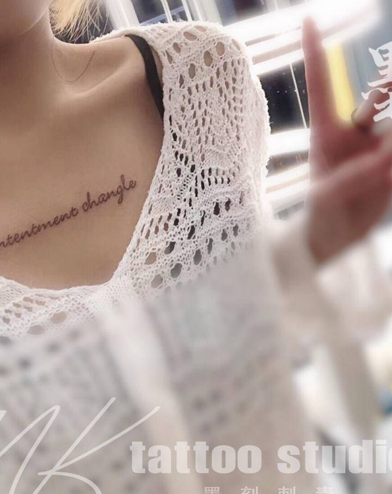 字母纹身图片_胸部纹身图案