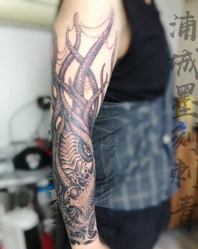 生化臂纹身图片_手臂欧美写实纹身图案