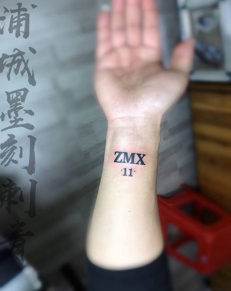字母纪念纹身图片_手部纹身图案
