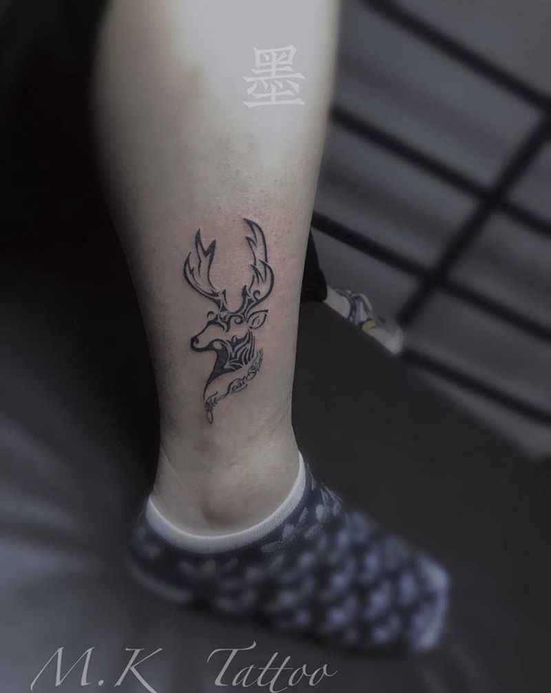 小鹿纹身图片_脚部纹身图案