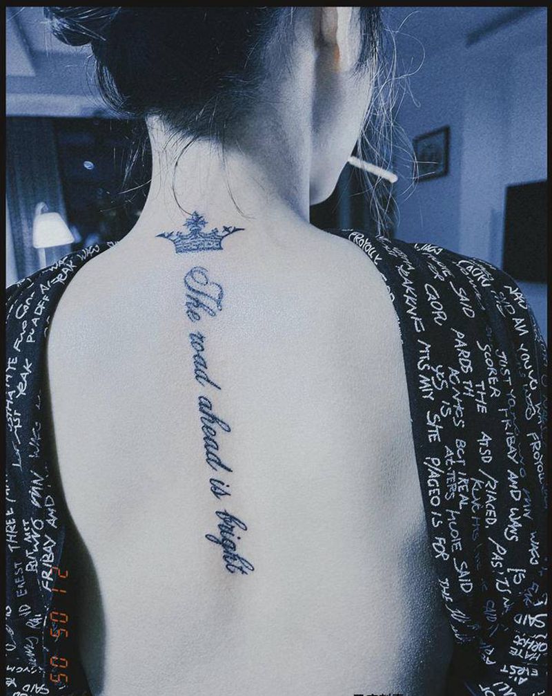 英文字纹身图片_背部花体字纹身图案