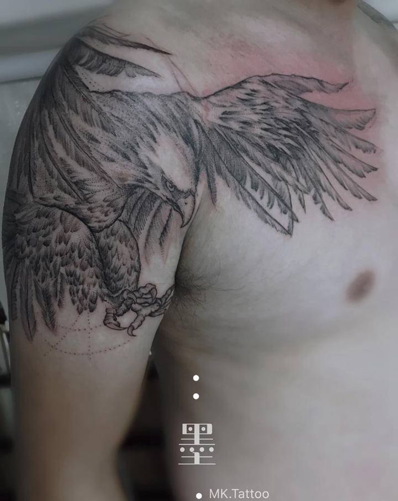 线条点刺纹身图片_肩部纹身图案