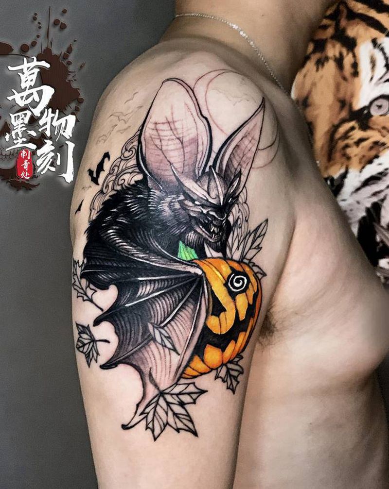 大蝙蝠纹身图片_肩部手臂点刺欧美写实纹身图案