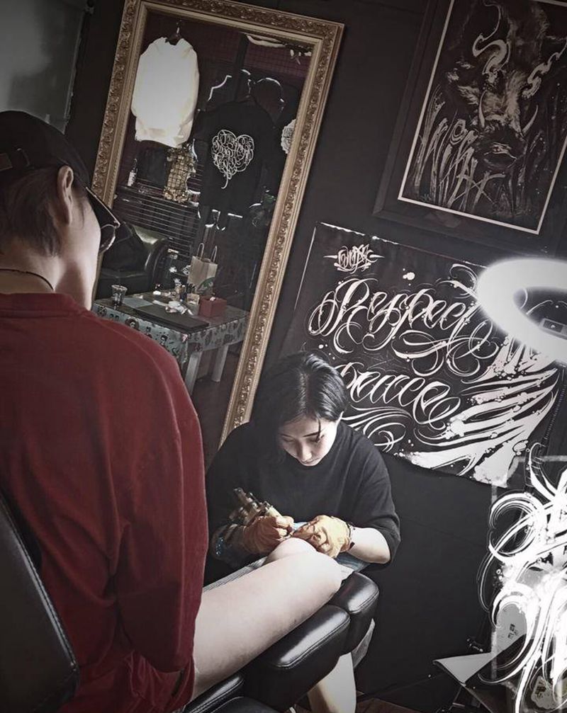 点刺天蝎座纹身图片_脚部点刺纹身图案