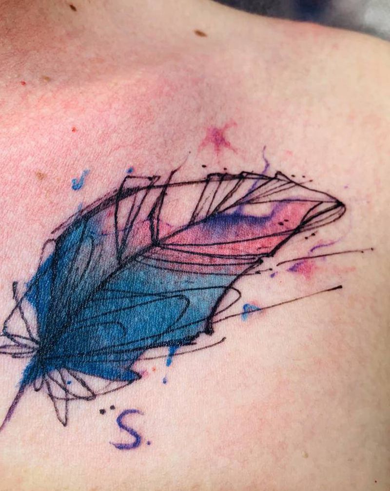 羽毛纹身图片_胸部水彩水墨纹身图案