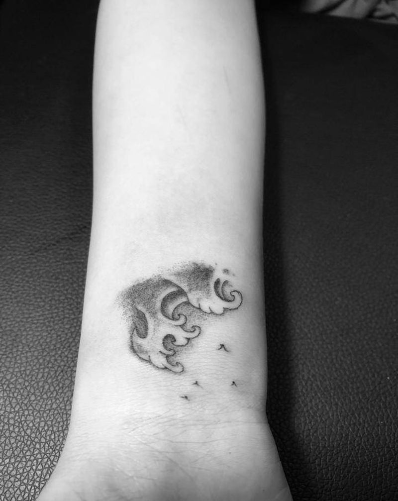 遮盖纹身图片_手部点刺水墨纹身图案