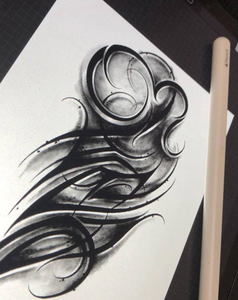 手稿纹身图片_肩部花体字纹身图案