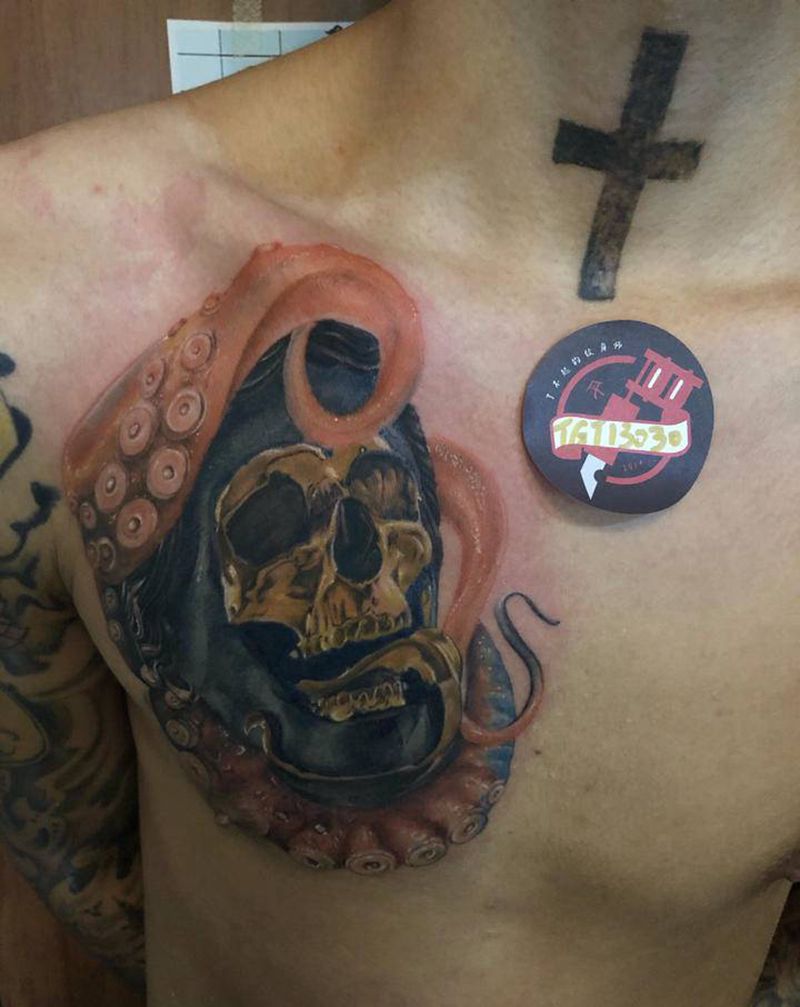 骷髅与触手纹身图片_胸部欧美写实纹身图案