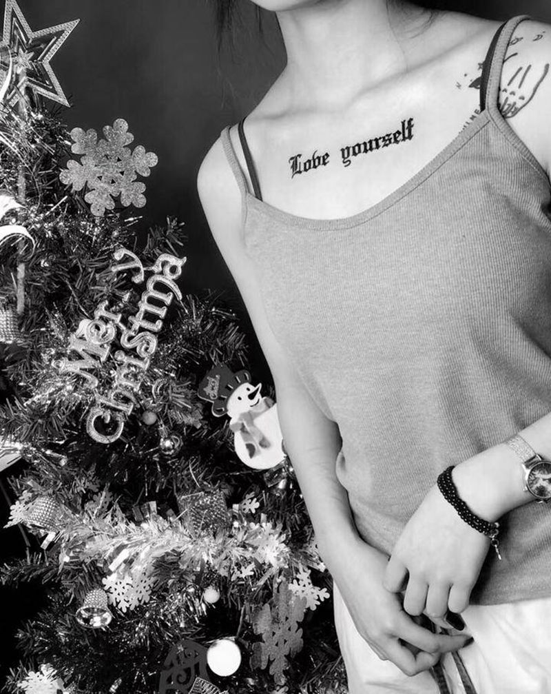 情侣纹身纹身图片_背部胸部花体字哥特字体纹身图案