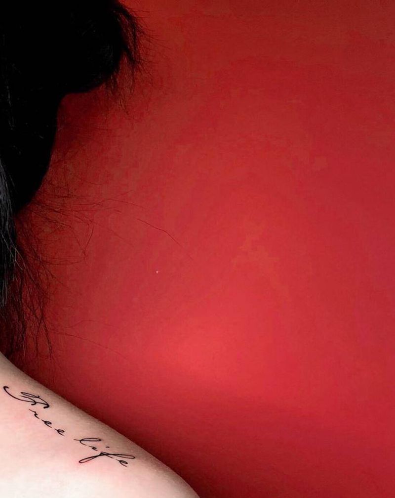 英文纹身图片_肩部花体字纹身图案