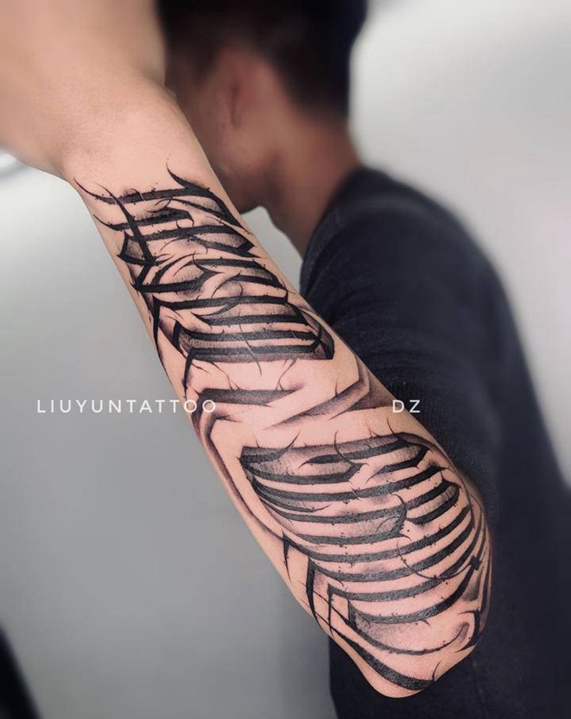 花体字纹身图片_手臂花体字纹身图案