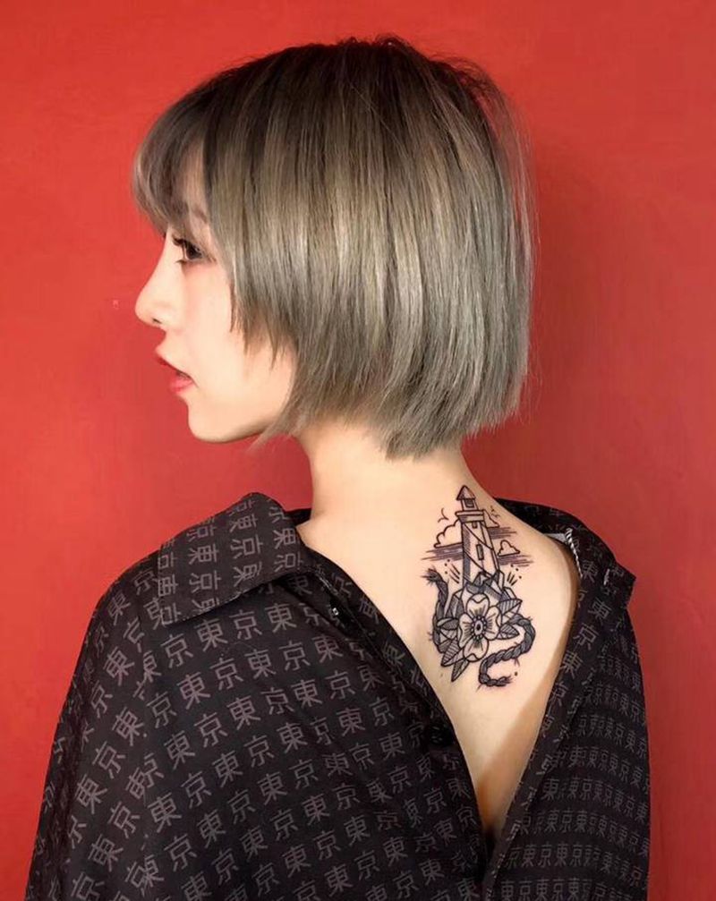 灯塔纹身图片_背部Old School纹身图案