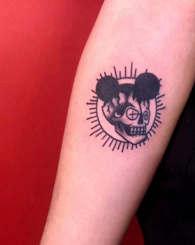 米老鼠纹身图片_手部Old School纹身图案