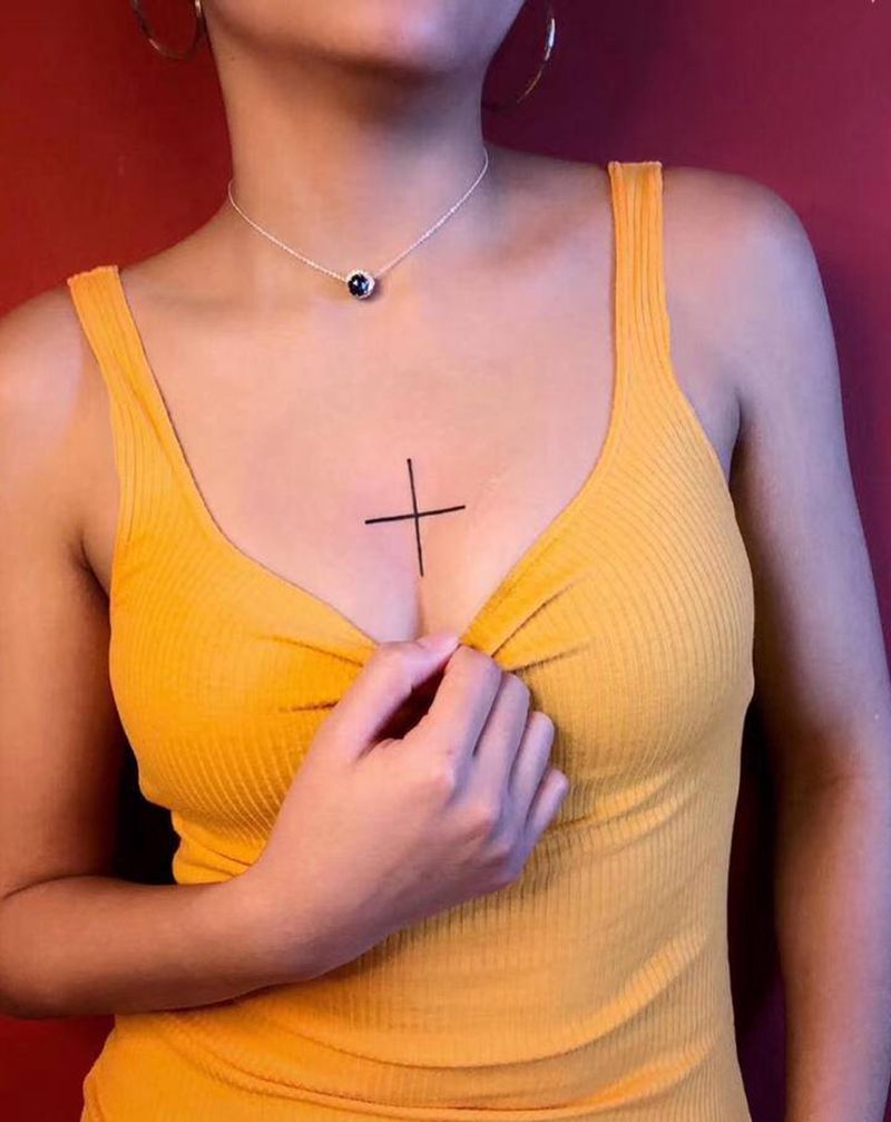 ➕纹身图片_胸部几何纹身图案