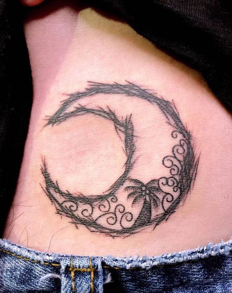 月亮纹身图片_腰部纹身图案