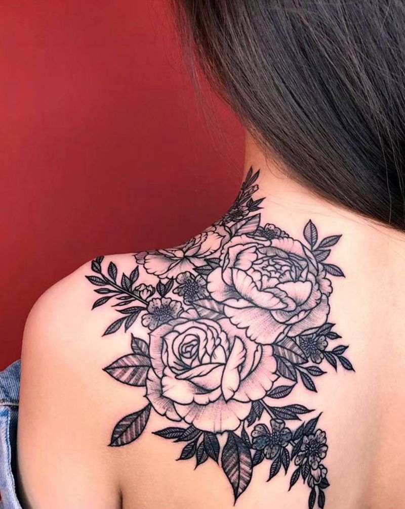 素花遮盖纹身图片_背部点刺纹身图案