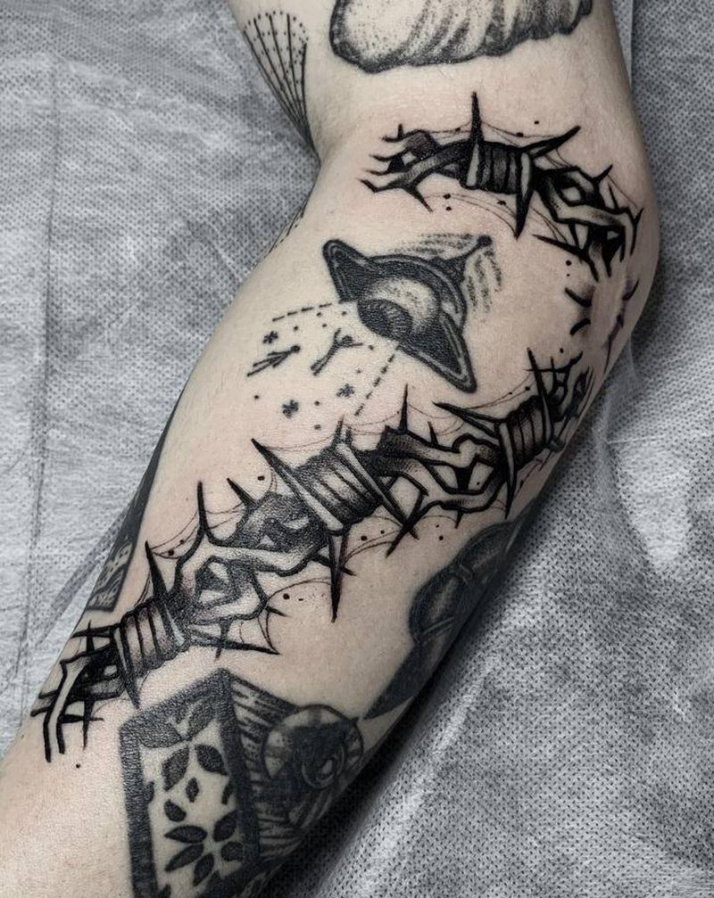 花臂填空题 荆棘纹身图片_手臂Old School荆棘纹身图案