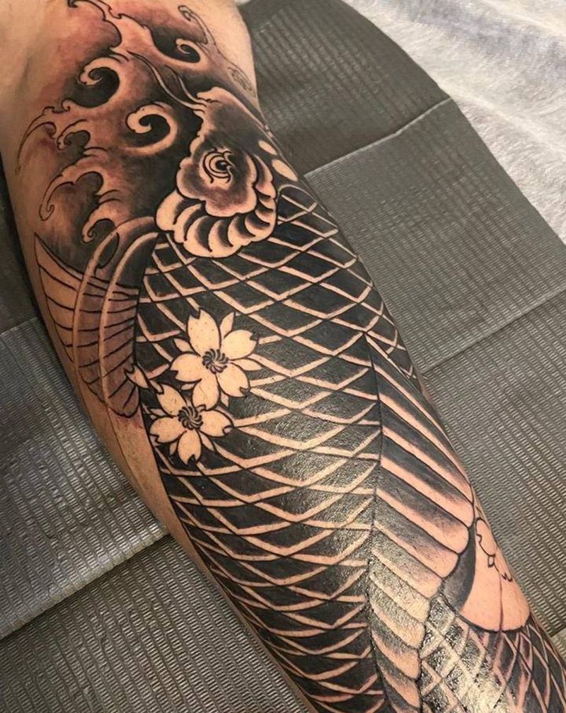 老传统鱼纹身图片_腿部纹身图案