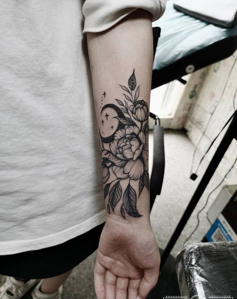 素花纹身图片_手臂点刺新传统纹身图案