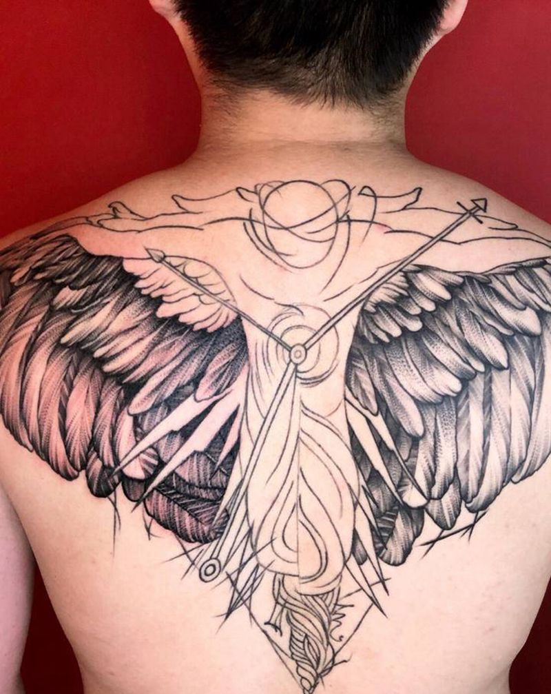 扫针翅膀纹身图片_背部点刺纹身图案