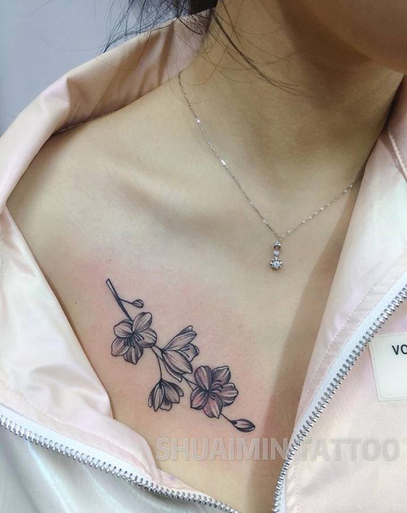 小花花遮盖胎记纹身图片_胸部肩部欧美写实新传统纹身图案