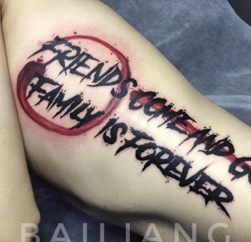 侧腰文字纹身图片_腰部水墨纹身图案