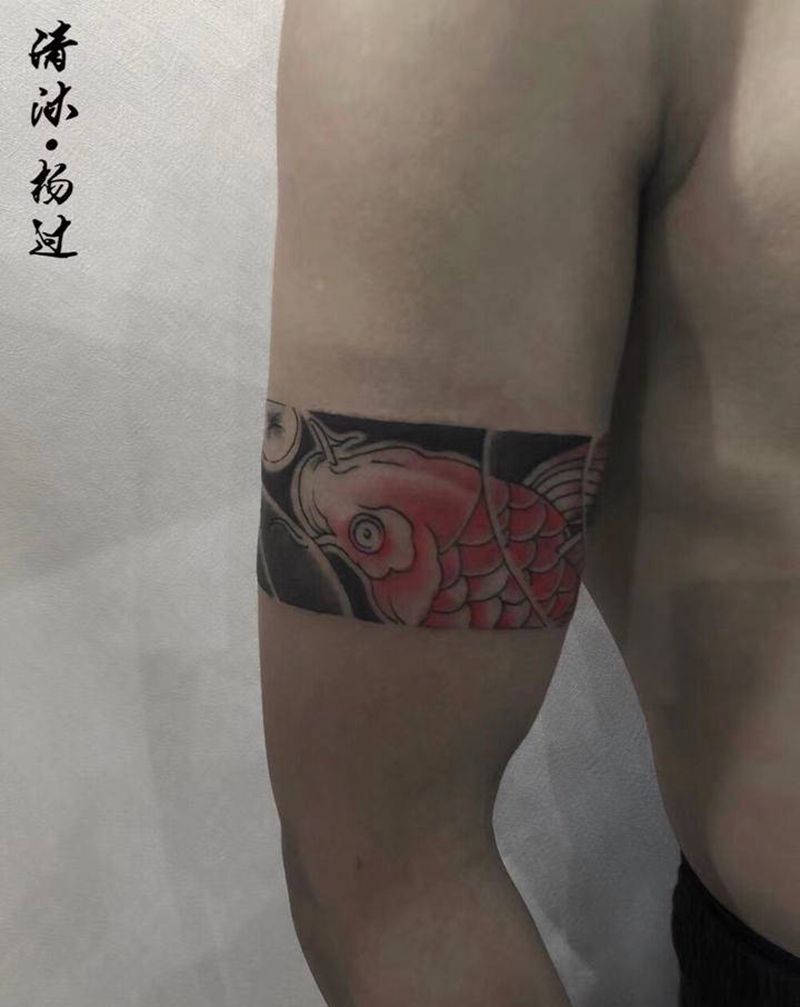 锦鲤臂环纹身图片_手臂老传统纹身图案
