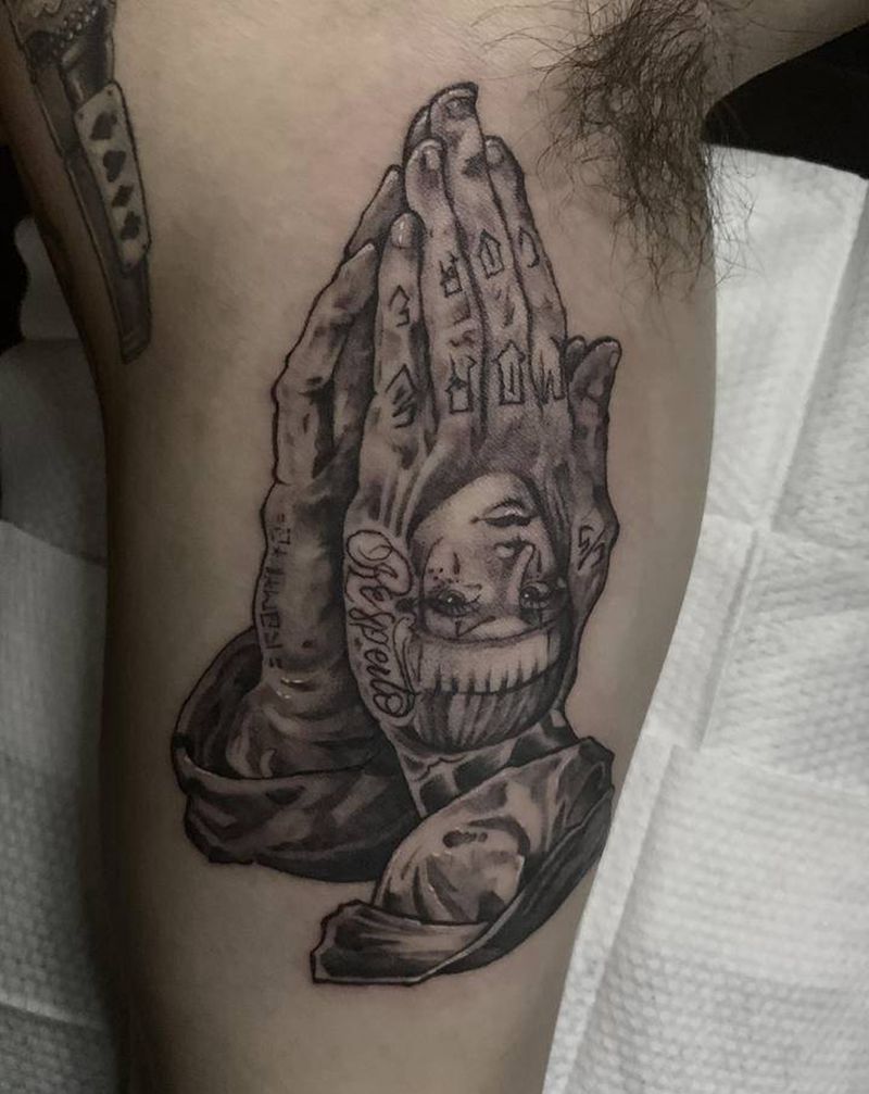 祈祷之手纹身图片_手臂欧美写实祈祷之手上帝之手奇卡诺纹身图案