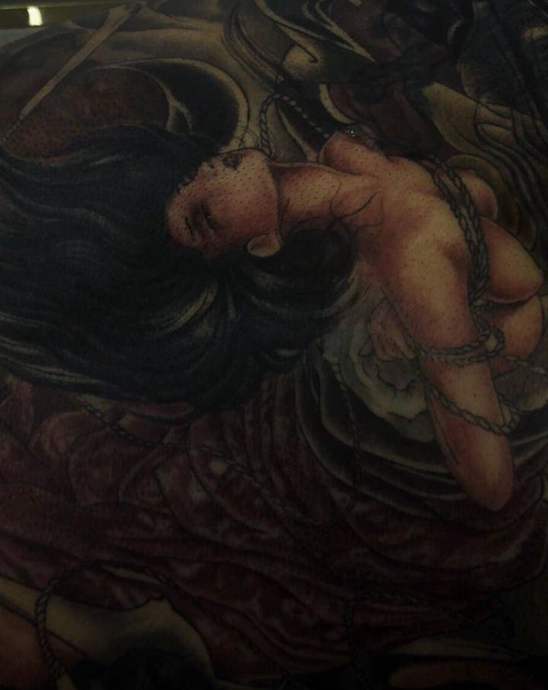 夜色纹身图片_背部新传统纹身图案