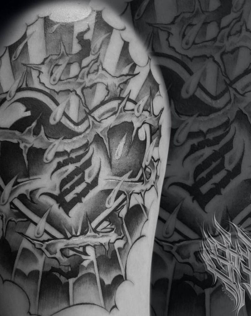 Chicano纹身图片_手臂欧美写实Chicano荆棘爱心纹身图案