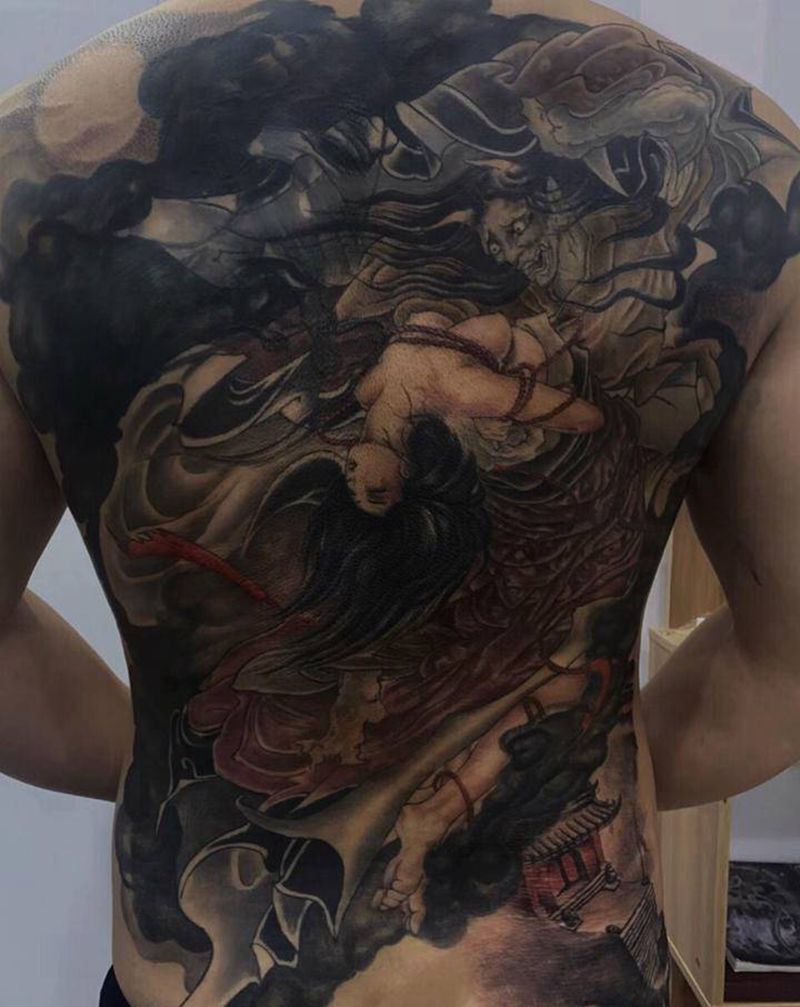 《夜色》遮盖纹身图片_背部新传统纹身图案