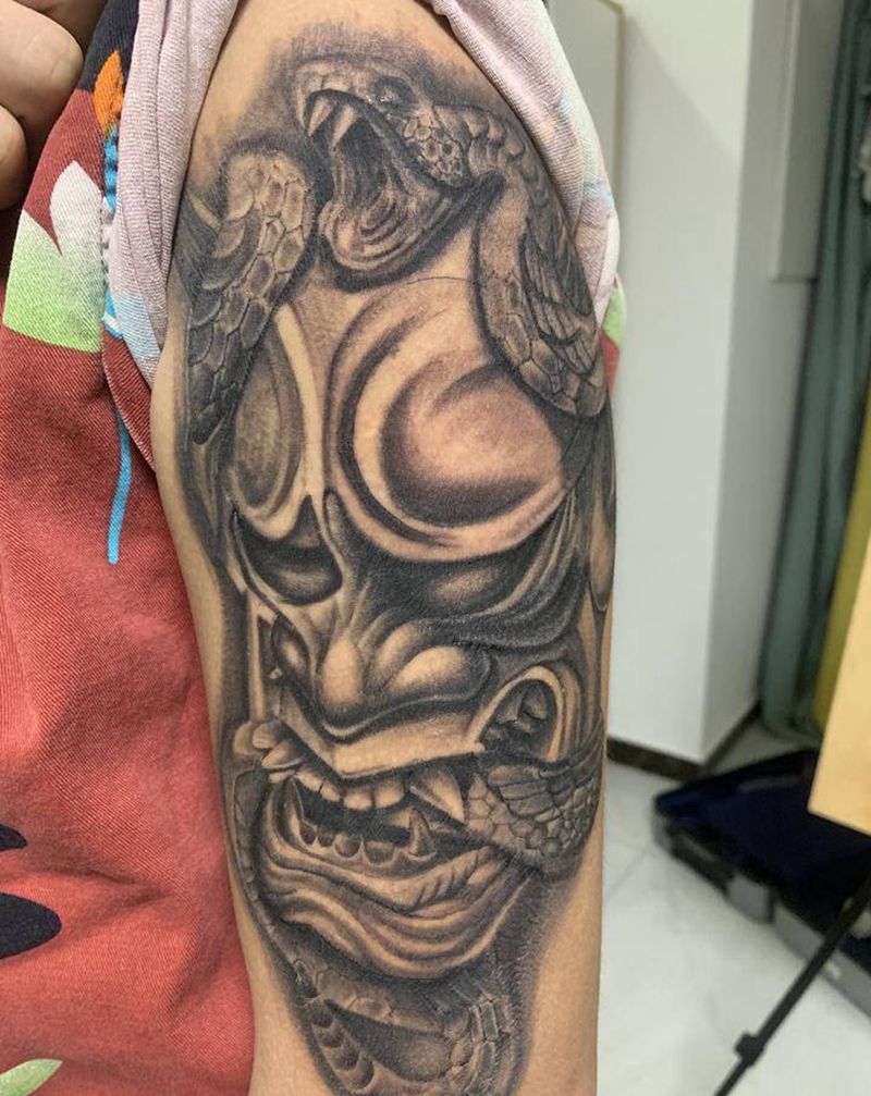 大臂写实般若纹身图片_肩部纹身图案