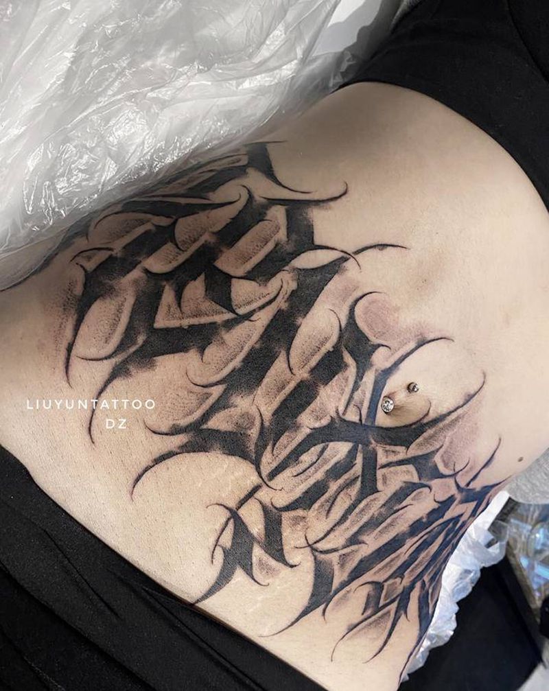 花体字纹身图片_腹部花体字纹身图案