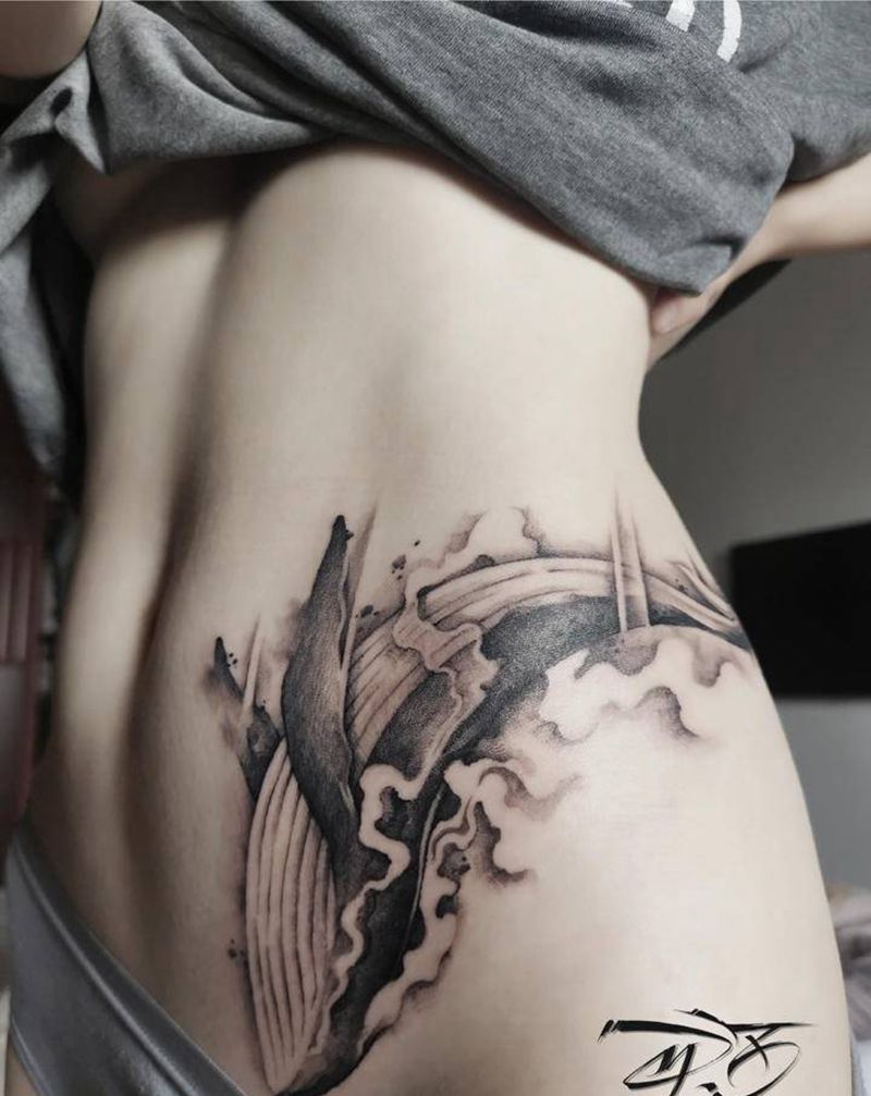 鲸落纹身图片_腰部纹身图案