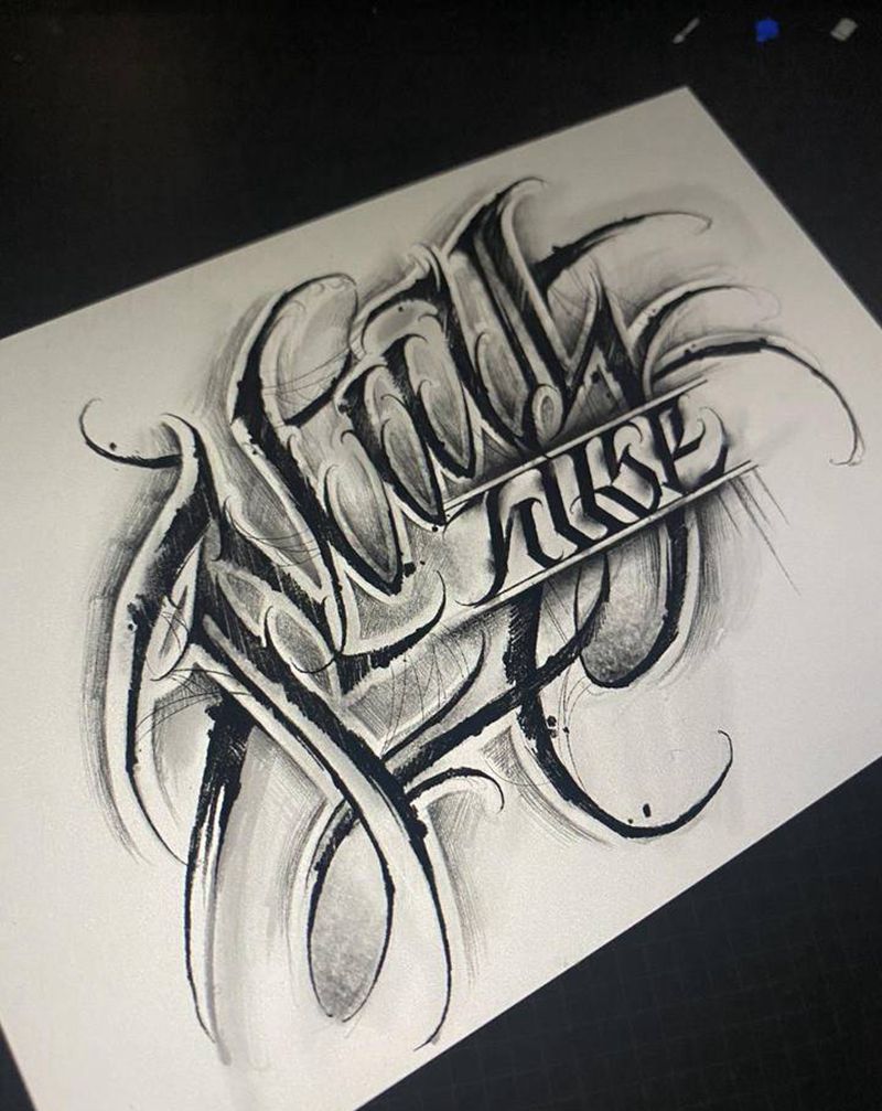 手稿纹身图片_胸部花体字纹身图案