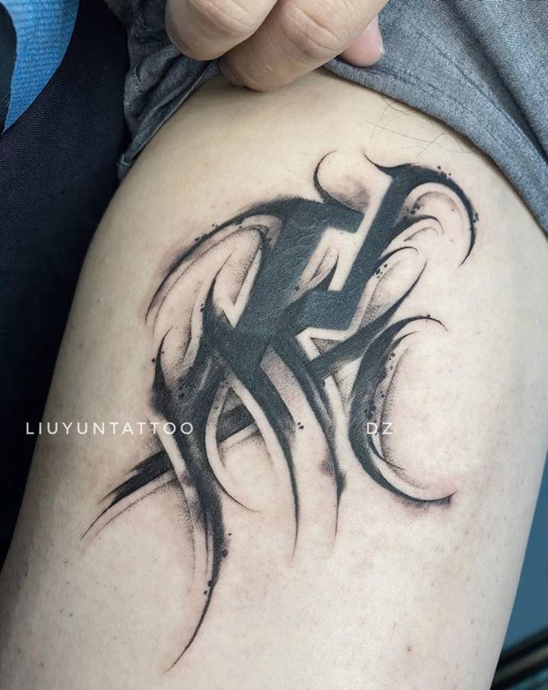 花体字纹身图片_臀部花体字纹身图案