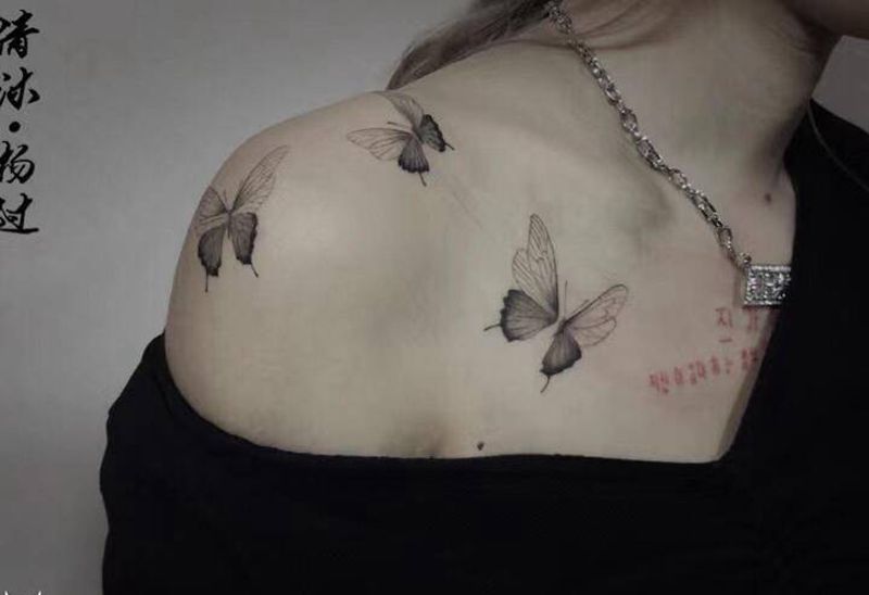 精致小纹身《蝴蝶》纹身图片_肩部纹身图案