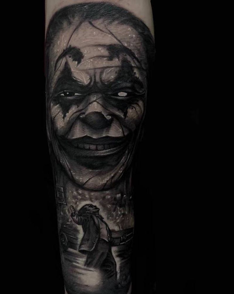 小丑纹身图片_手部手臂欧美写实小丑暗黑写实纹身图案