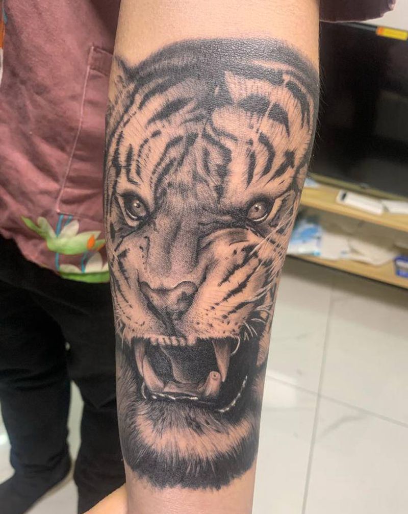 写实老虎6 小时纹身图片_手臂欧美写实纹身图案