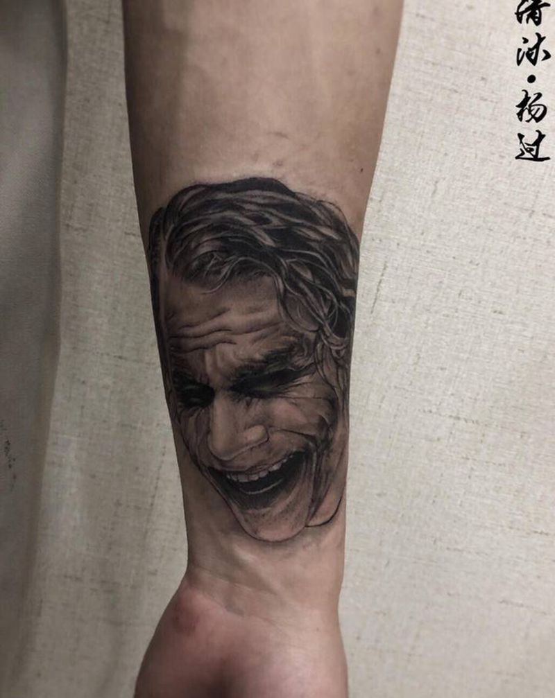 《小丑》纹身图片_手臂欧美写实纹身图案