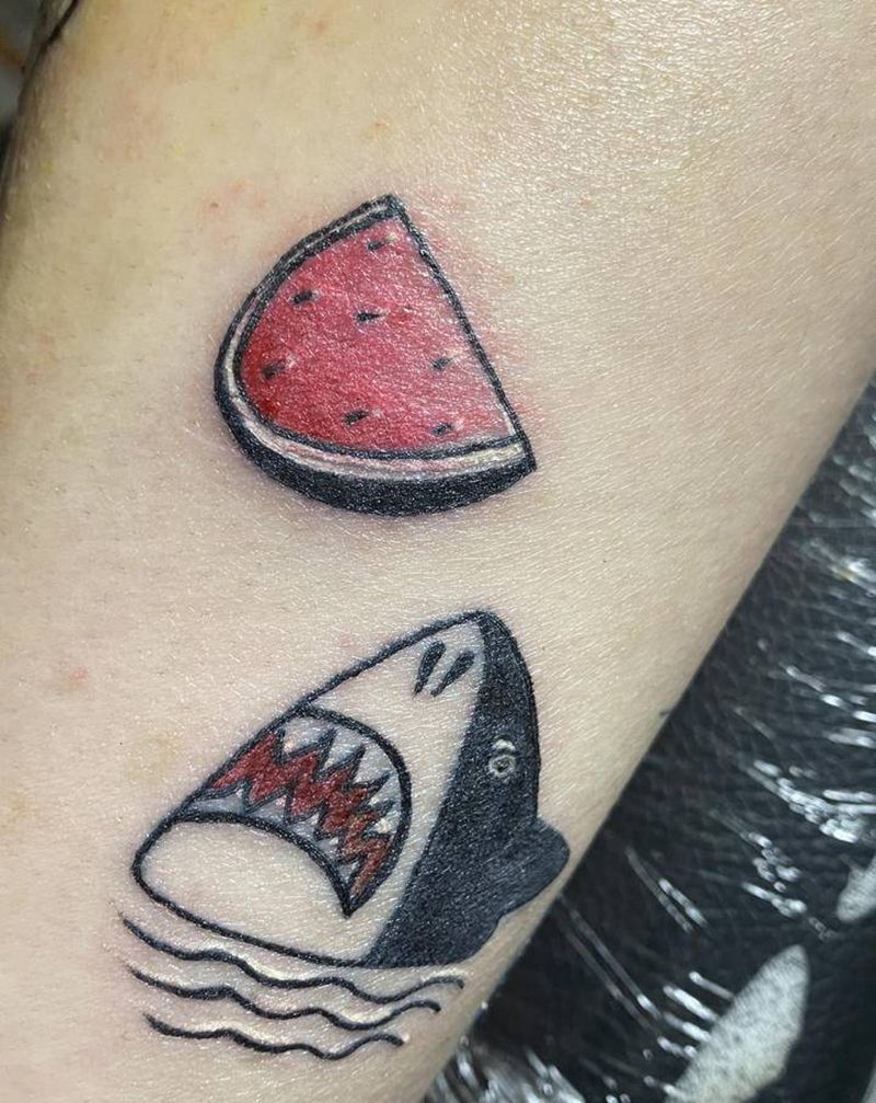 鲨鱼吃西瓜纹身图片_手臂新传统纹身图案