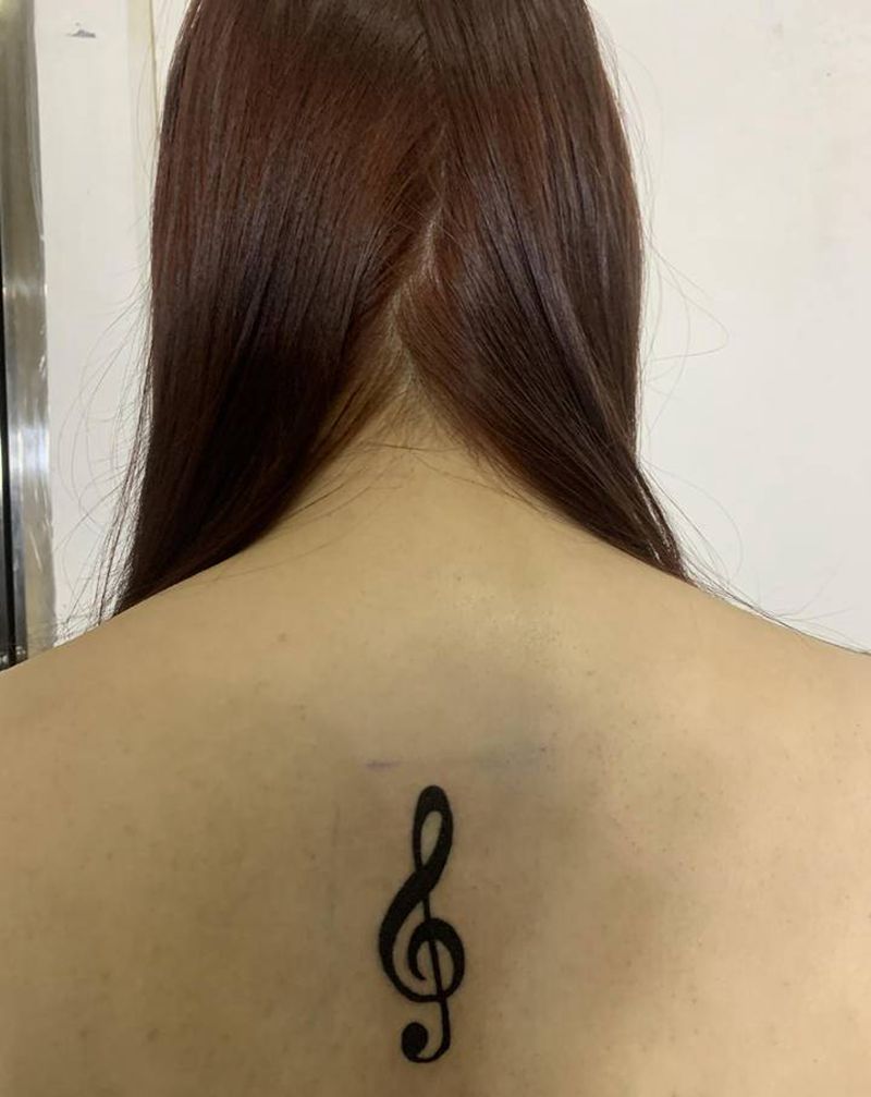 音乐老师纹身图片_背部纹身图案