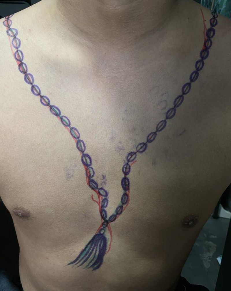 黑宝石项链写实纹身图片_背部胸部欧美写实纹身图案