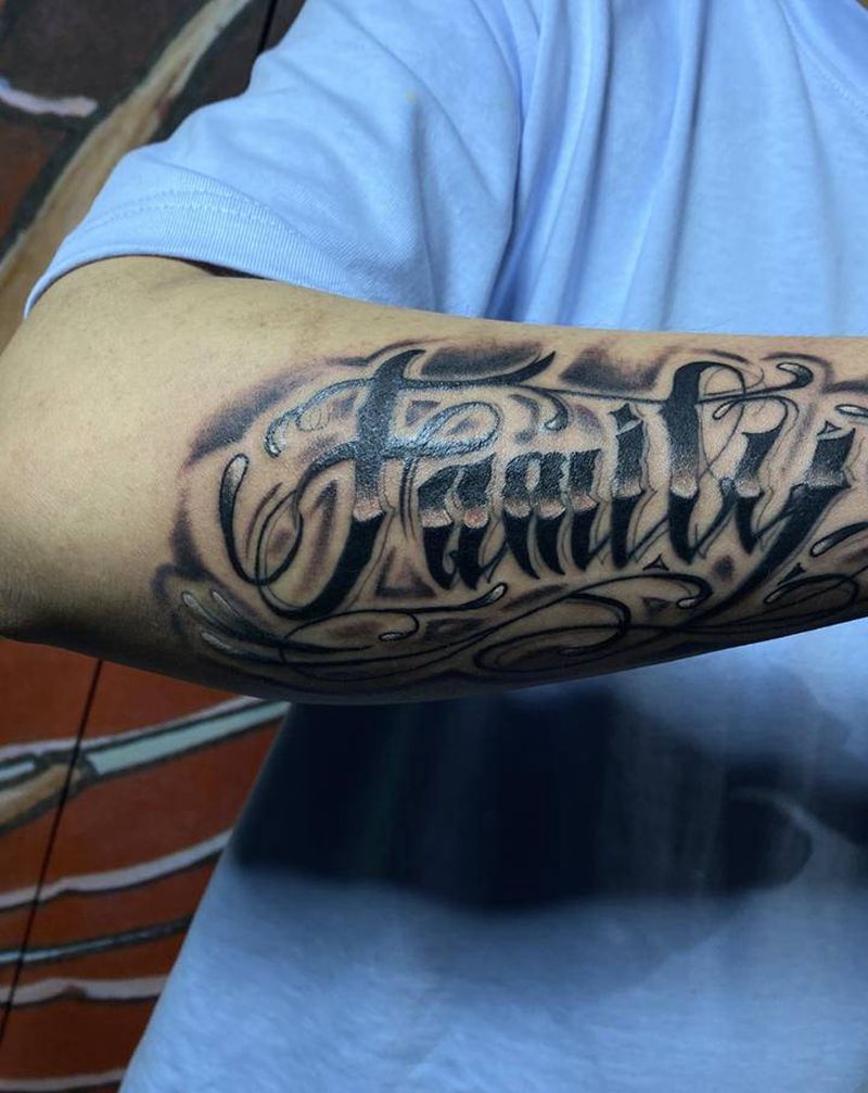 花体字纹身图片_手臂花体字纹身图案