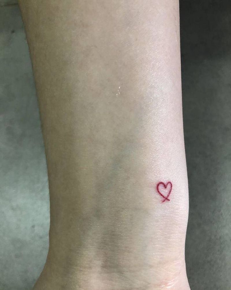 简约小爱心纹身图片_几何纹身图案