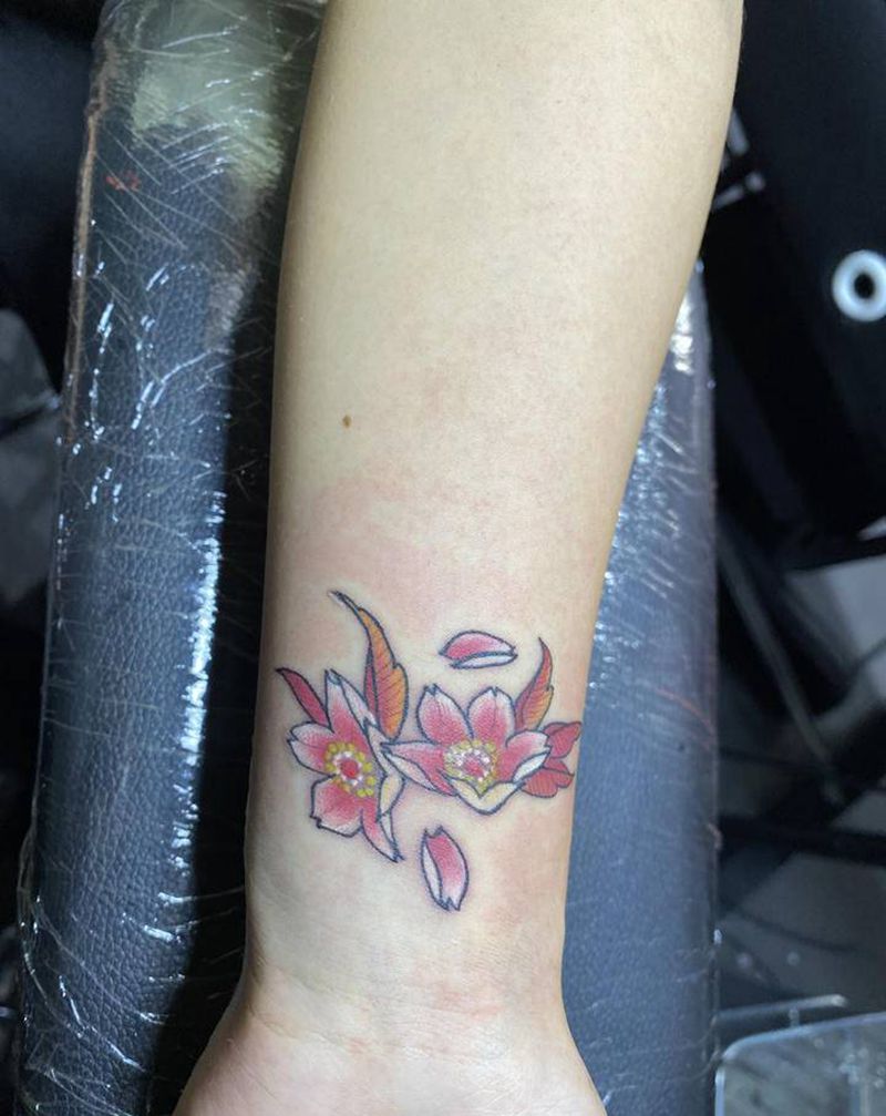 樱花遮盖纹身图片_手臂新传统纹身图案