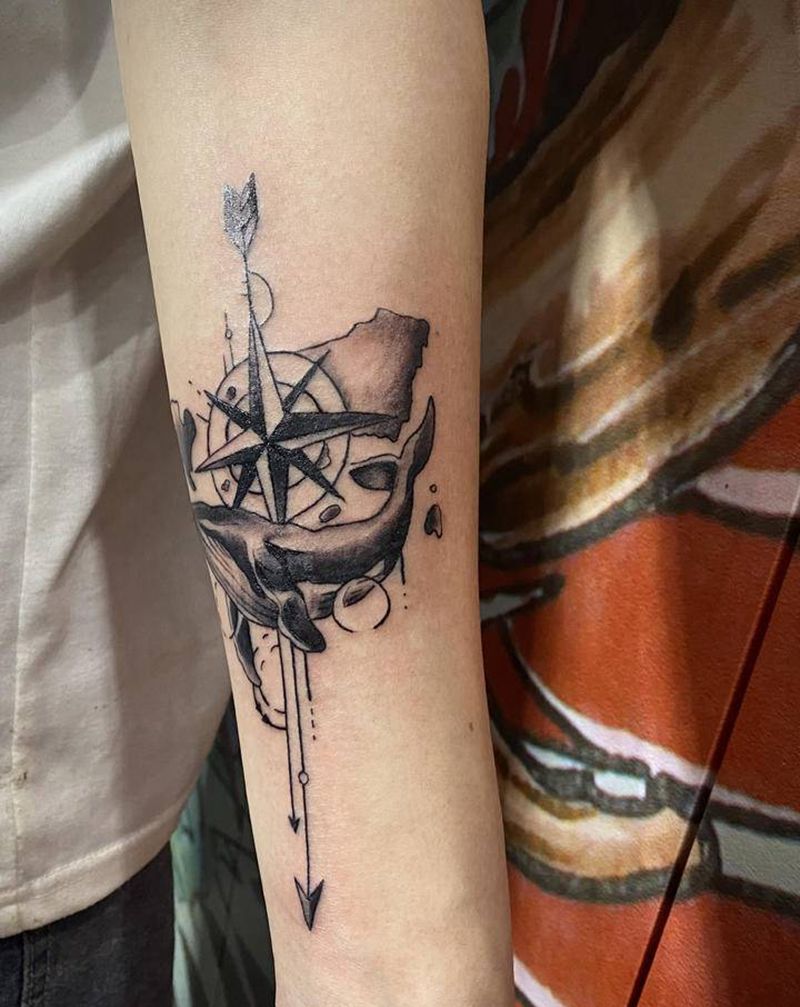 鲸鱼指南针写实纹身图片_手臂新传统纹身图案