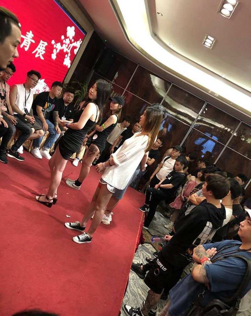 榕城刺青展担任评委纹身图片_脚部手臂新传统欧美写实纹身图案