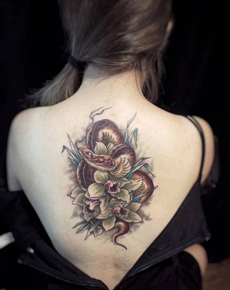 惠兰花纹身图片_背部新传统纹身图案